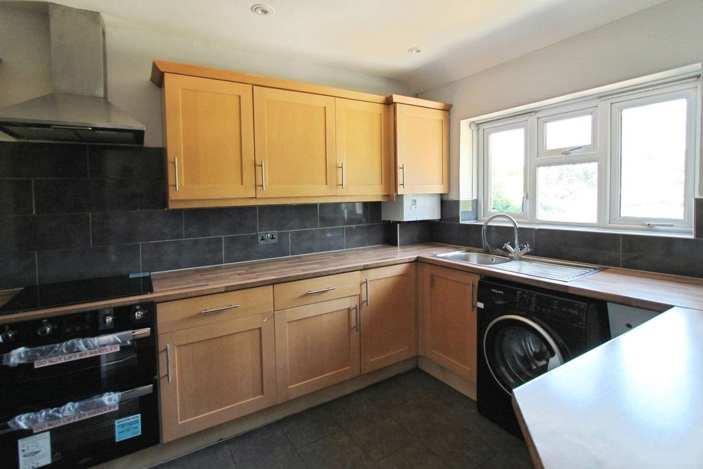 Property photo 3 of 6 Kitchen
