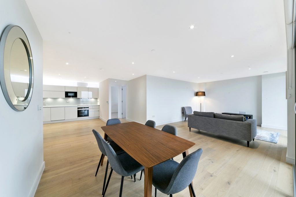 Property photo 3 of 11 Dining Area