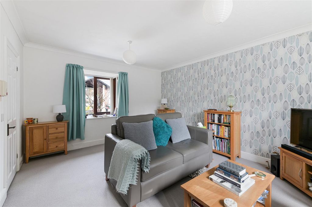 Property photo 2 of 14 Hookfield Mews (13).Jpg