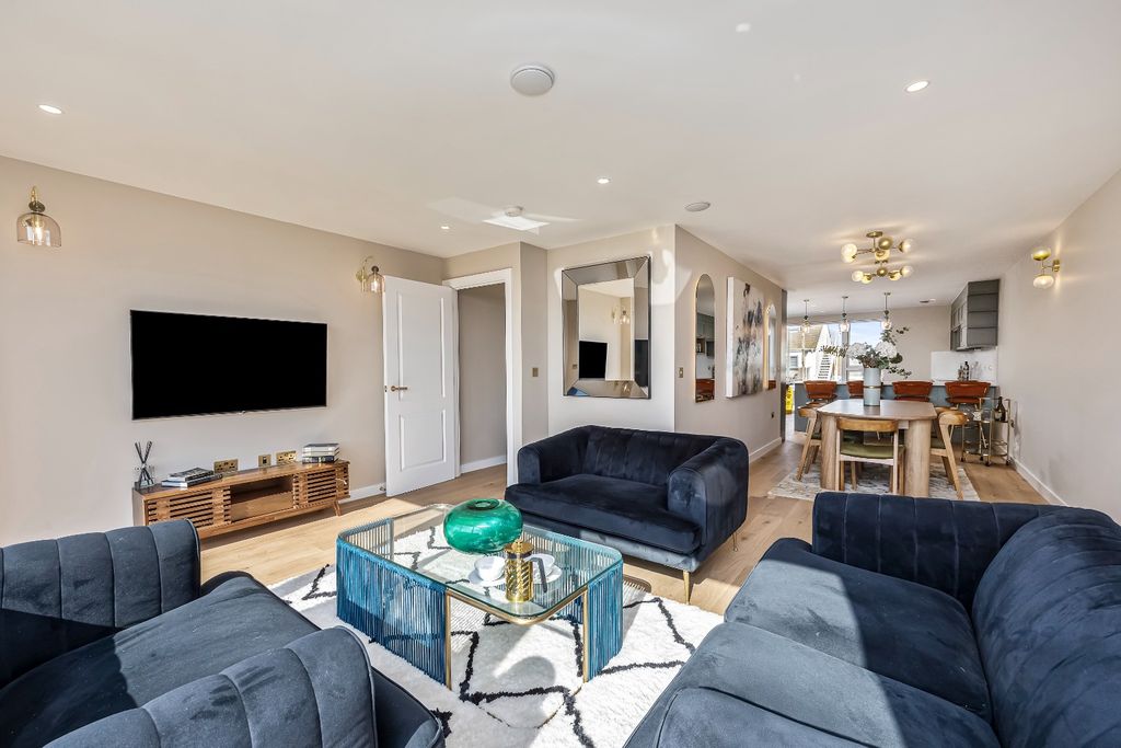 Property photo 3 of 22 5161762