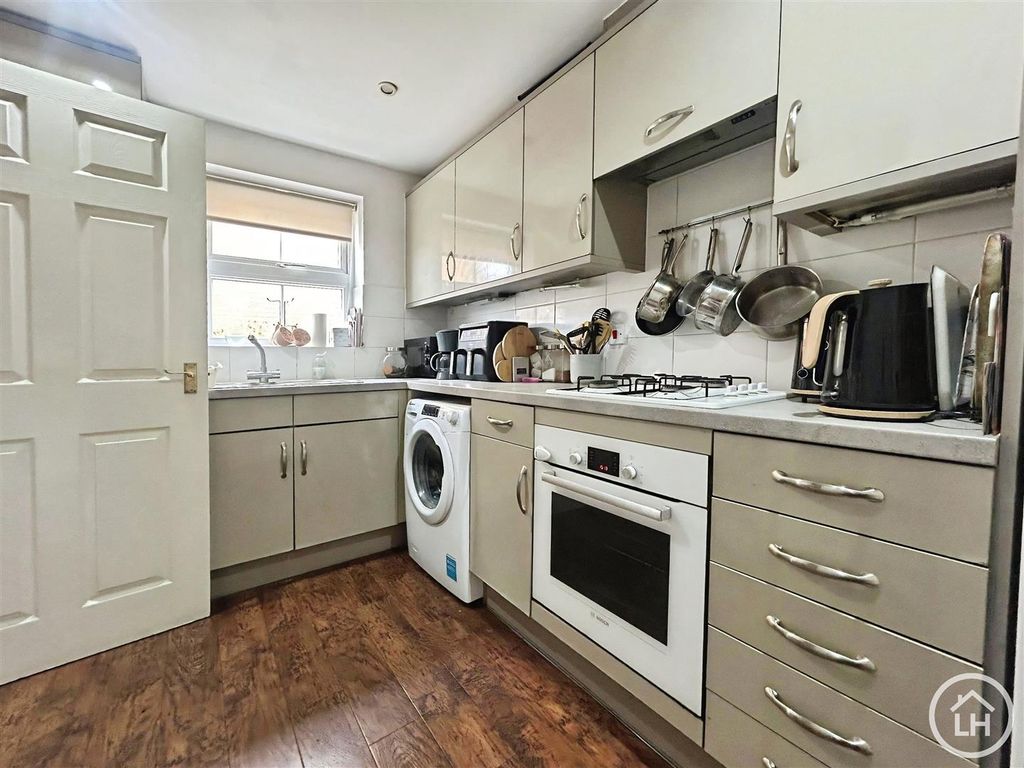 Property photo 2 of 18 Kitchen