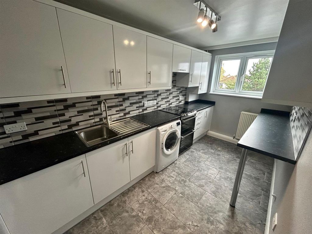 Property photo 2 of 7 Kitchen.Jpg