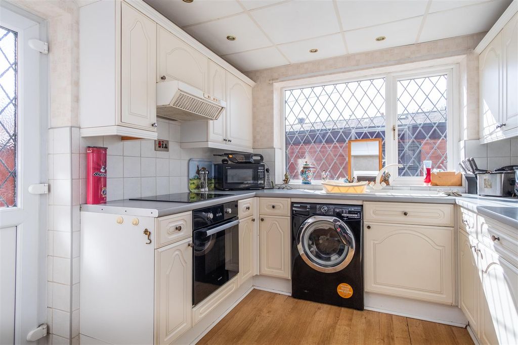 Property photo 3 of 16 Kitchen