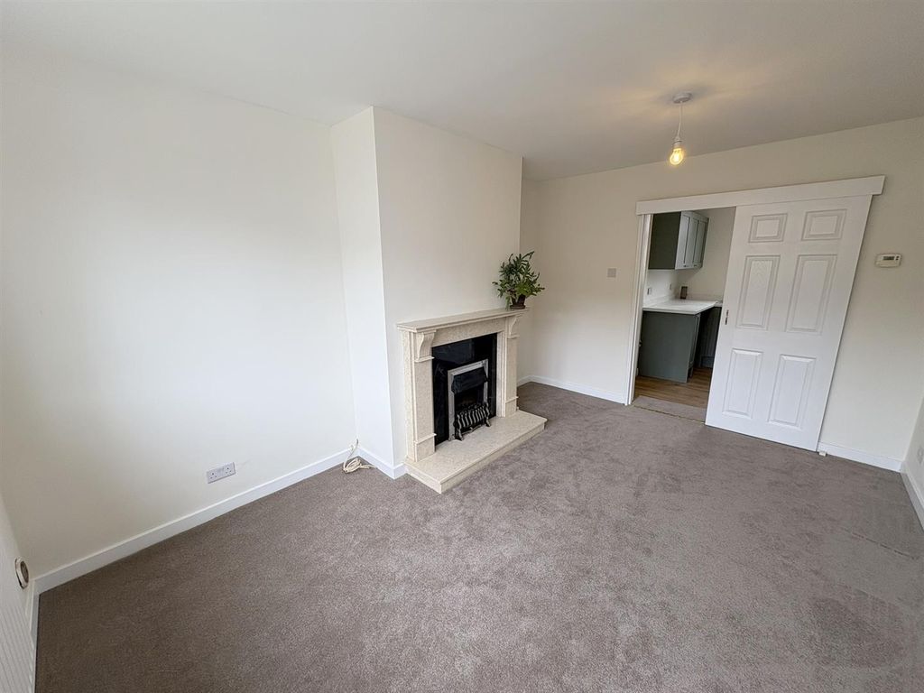 Property photo 2 of 12 Lounge