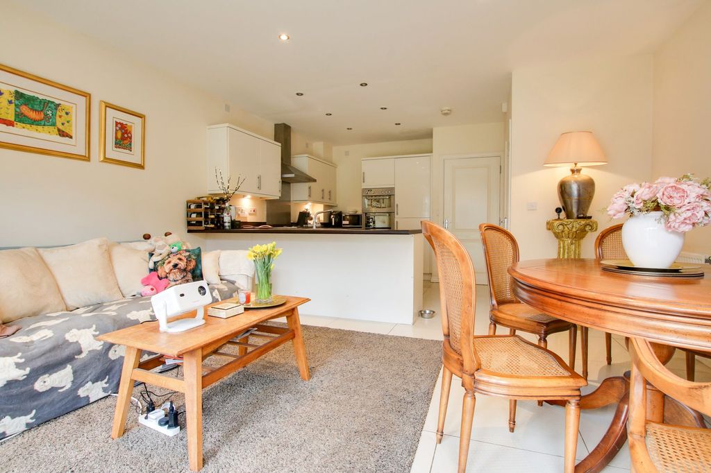 Property photo 2 of 31