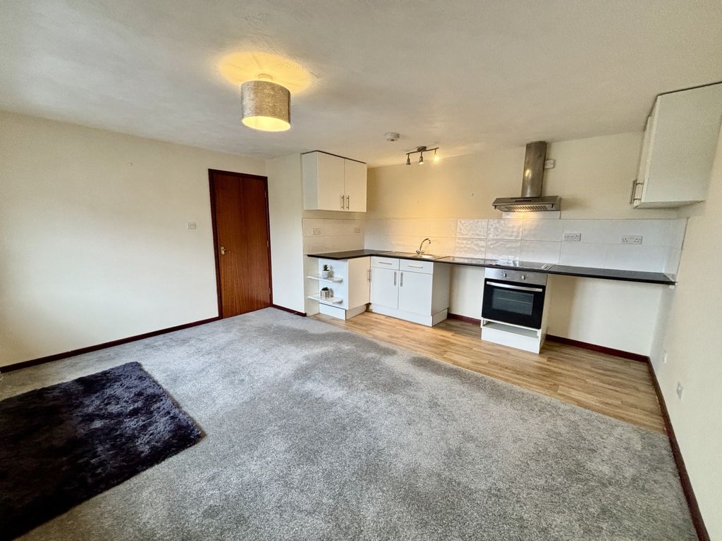 Property photo 3 of 8 Gallery