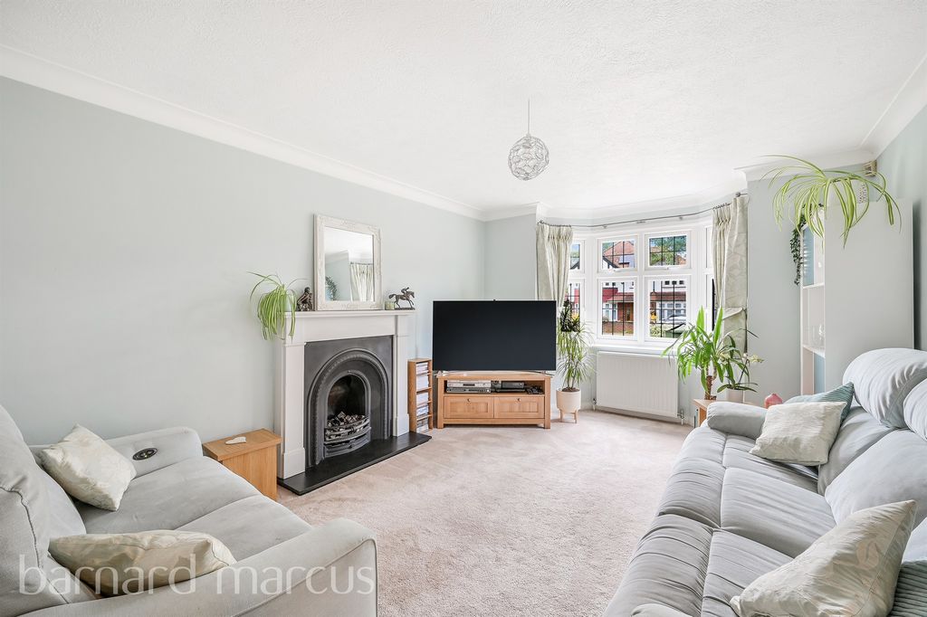 Property photo 2 of 23