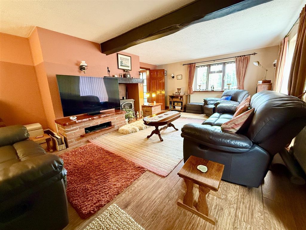 Property photo 2 of 22 Lounge