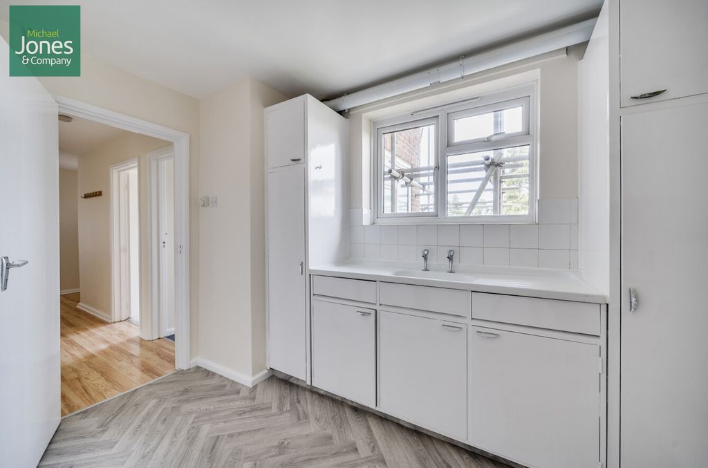 Property photo 2 of 17 531B26Bd-713A-47B...