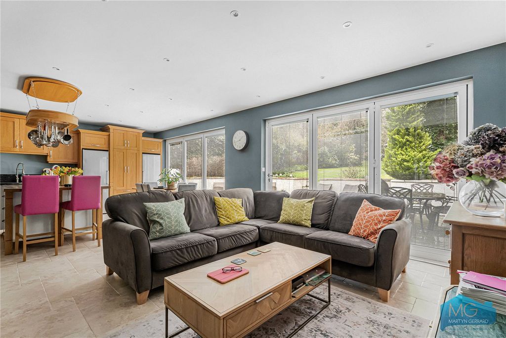 Property photo 2 of 22 Picture No. 49