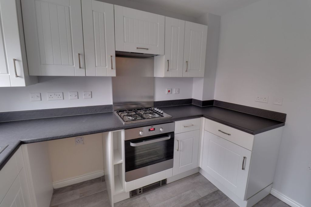 Property photo 3 of 14 Kitchen