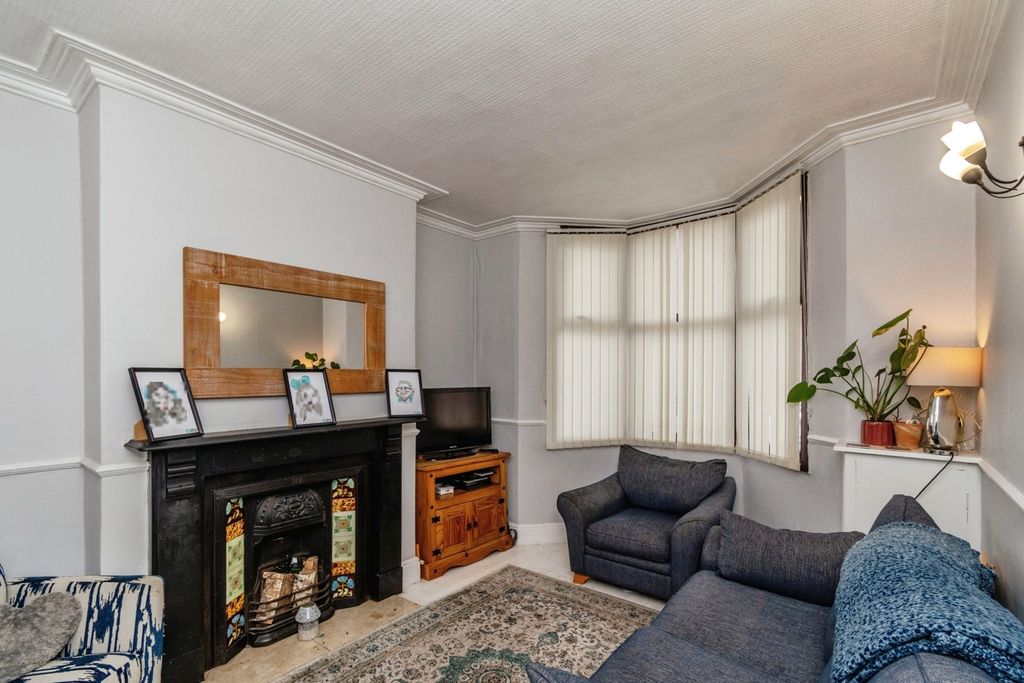 Property photo 2 of 19 Pbox-Img.Jpg