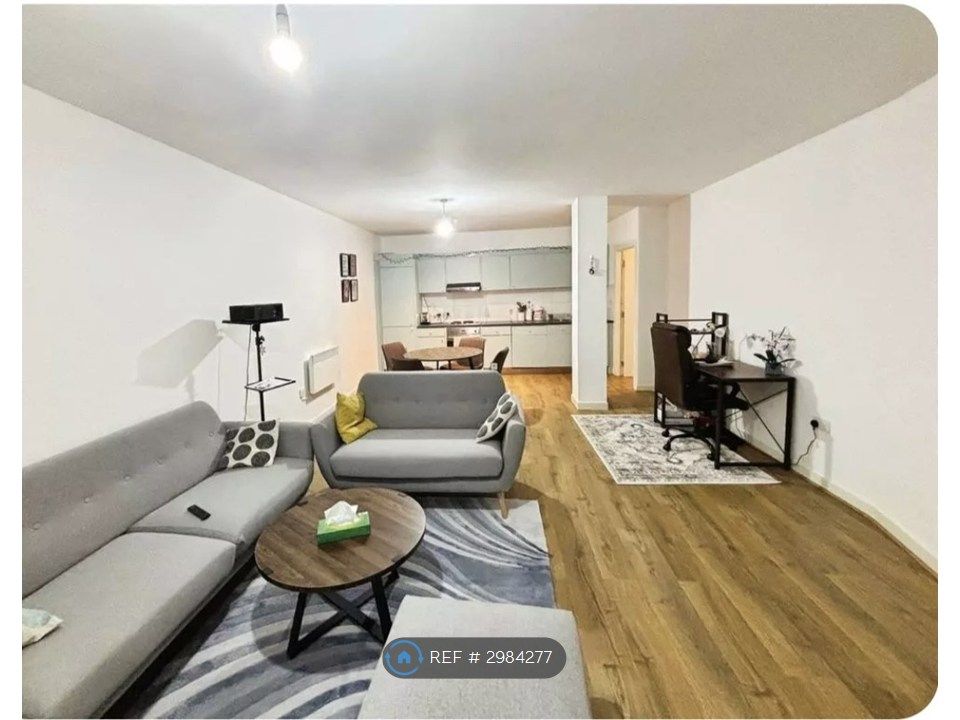 Property photo 3 of 17 Living Room