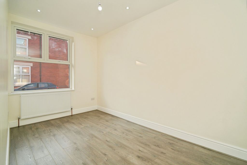 Property photo 2 of 15 Lounge