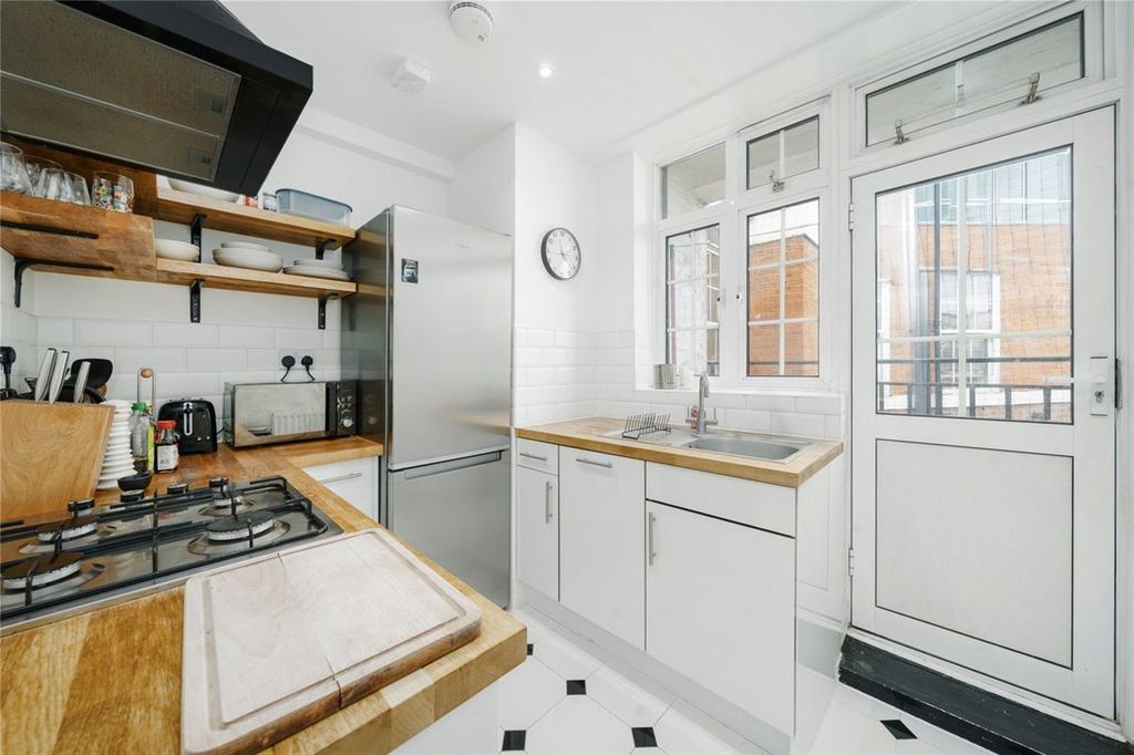 Property photo 3 of 6