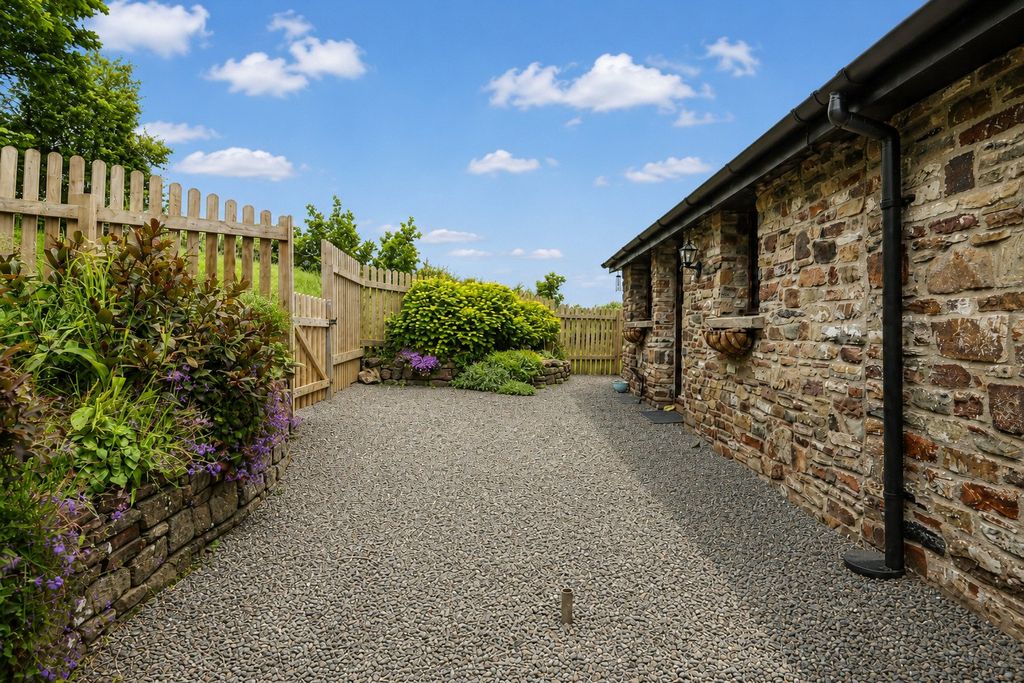 Property photo 2 of 17 2 - Picture No. 30