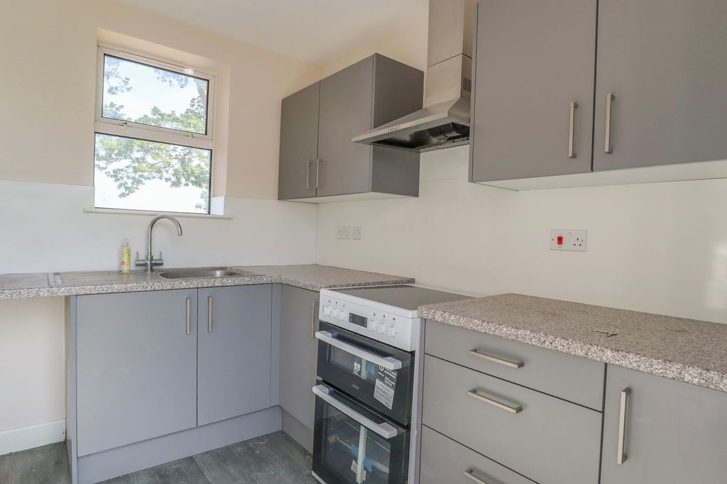 Property photo 3 of 14 Kitchen