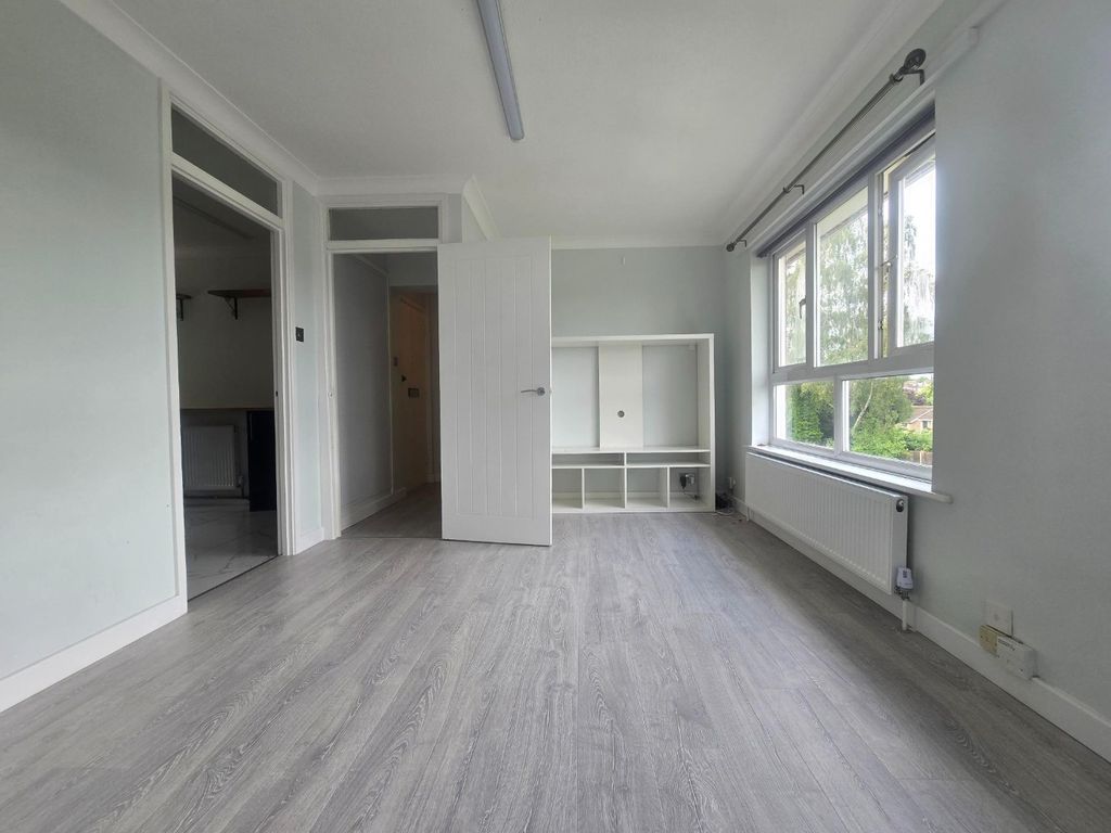 Property photo 2 of 13 4191181
