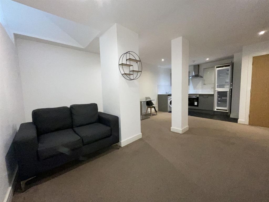 Property photo 1 of 6 Open Plan Lounge/Kitchen
