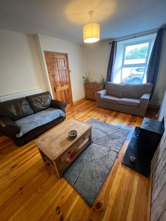 Property photo 2 of 11 Living Room
