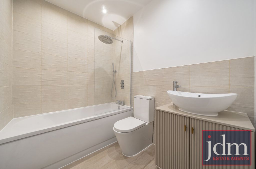 Property photo 3 of 9 Bathroom