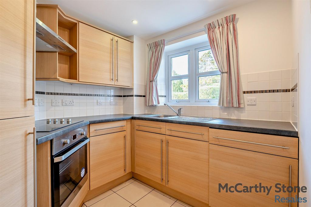 Property photo 2 of 21 8669030-Interior04-800.Jpg