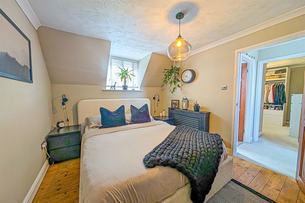 Property photo 3 of 12 Bed 1 2.Jpg