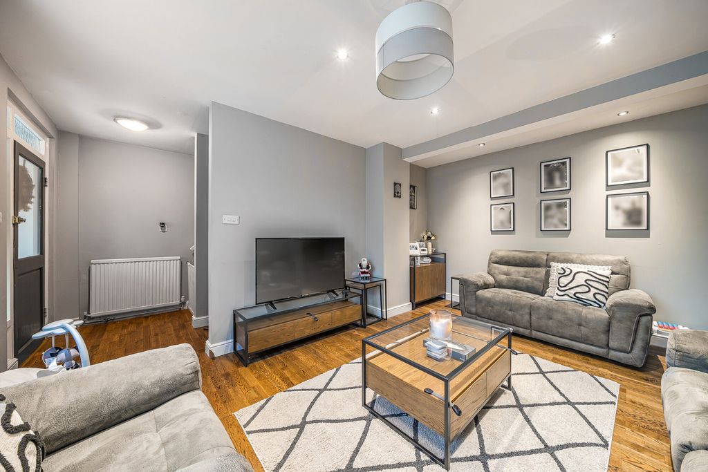 Property photo 2 of 21 1393915-17-694583...