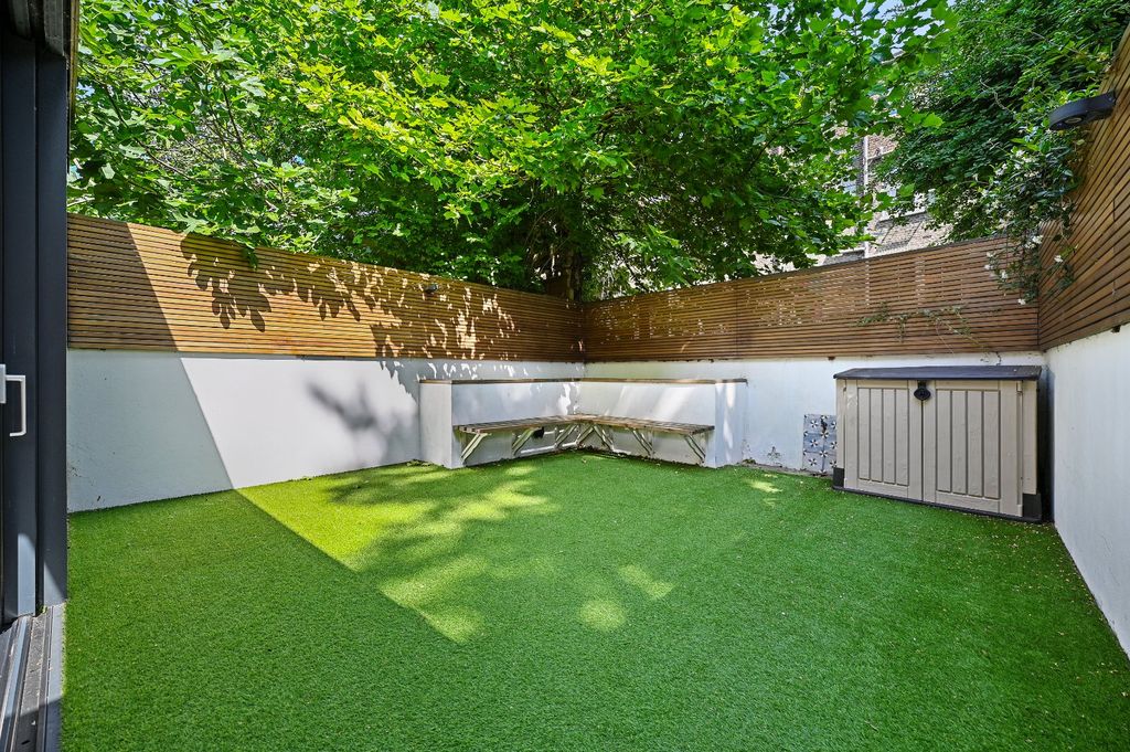 Property photo 3 of 11 Garden