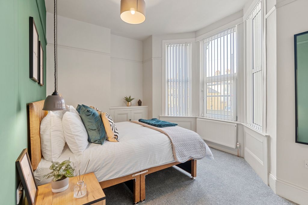 Property photo 2 of 8 0012