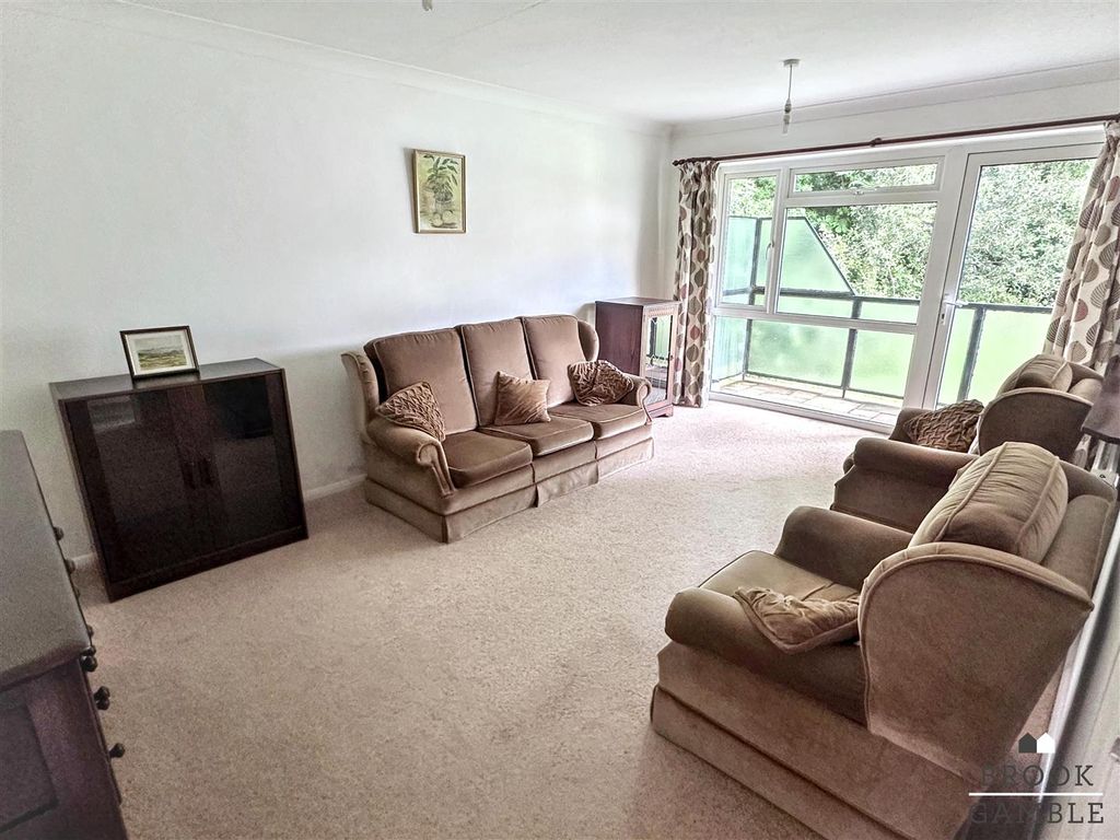 Property photo 3 of 15 01323 438506