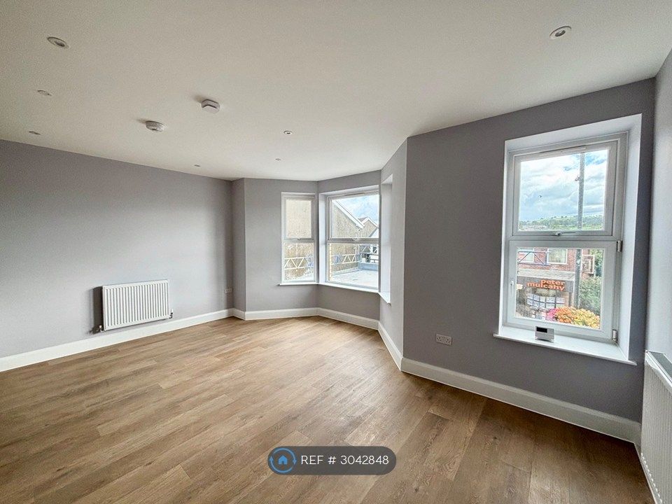 Property photo 1 of 5 Kitchen/Living Room
