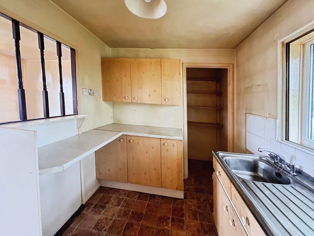 Property photo 3 of 9 Kitchen