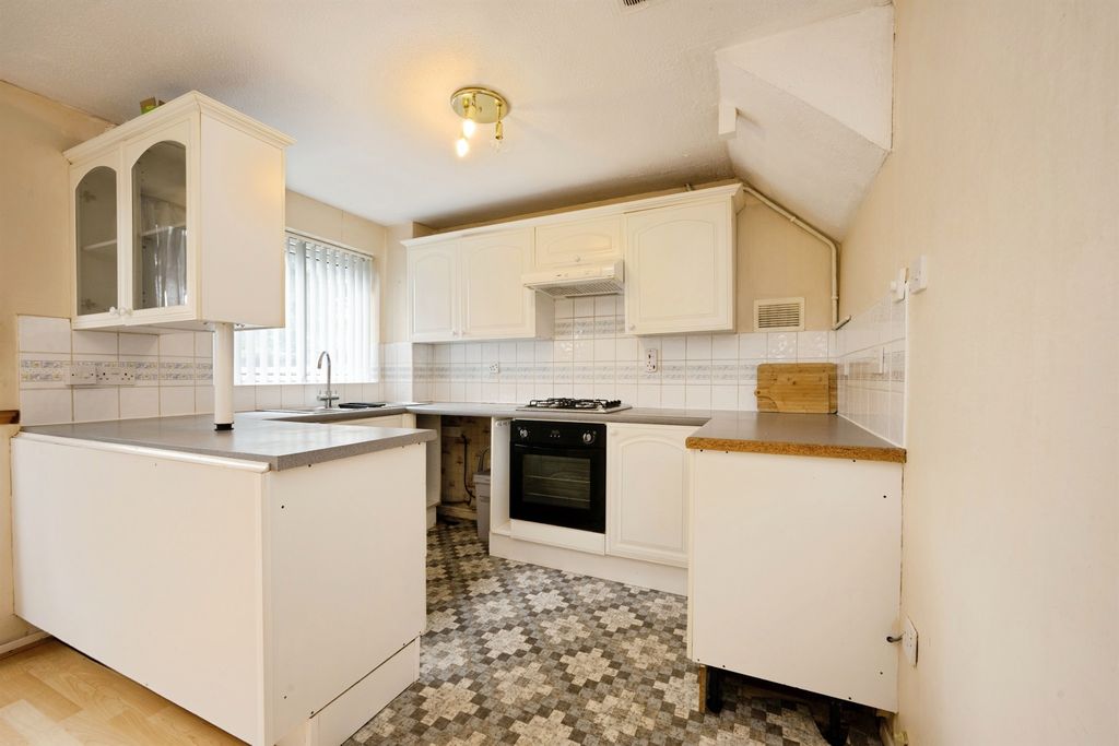 Property photo 2 of 16