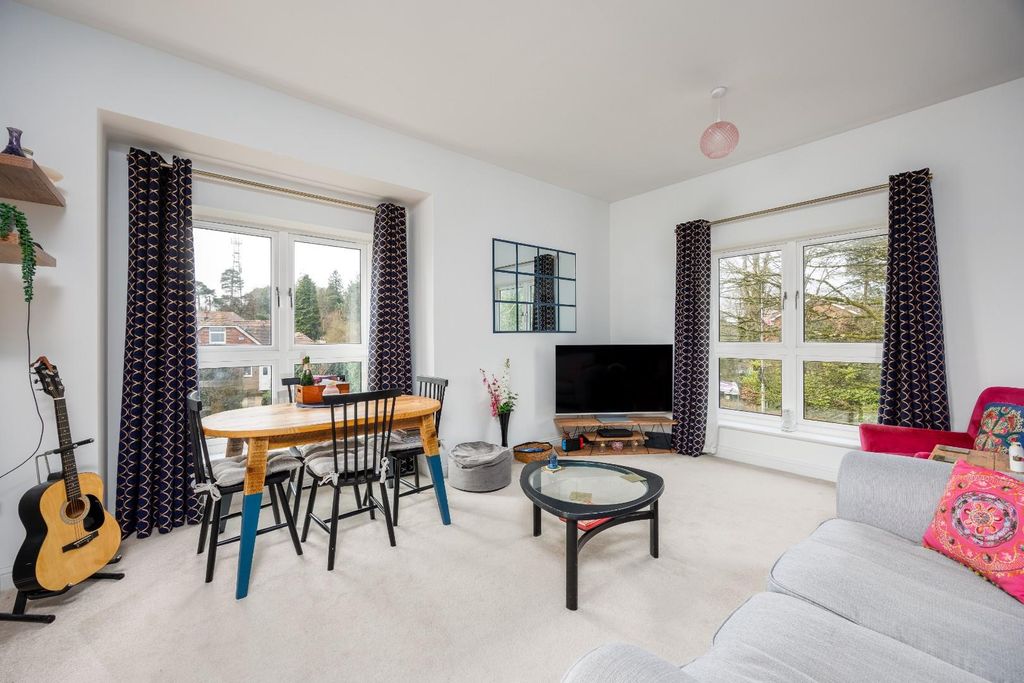 Property photo 2 of 13 90_Bailey_Place_Crowborough_Tn61Fp_Rootspropertyma