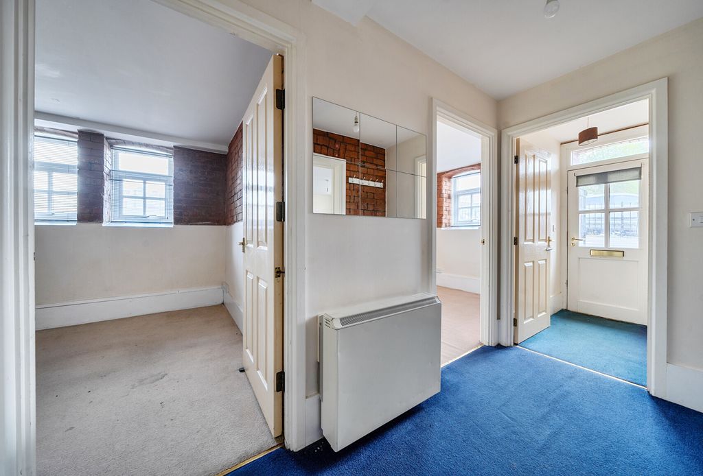 Property photo 2 of 15 1439664-12-69E108...