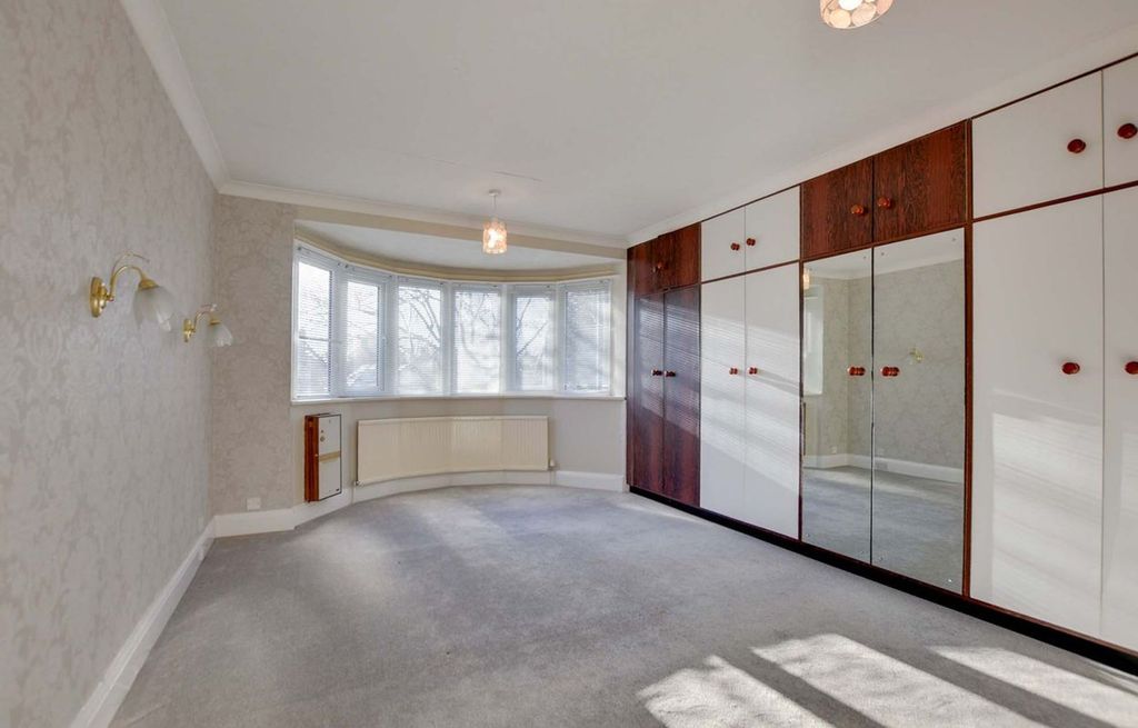 Property photo 3 of 24