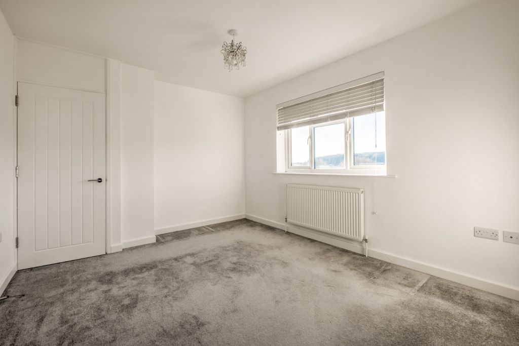 Property photo 3 of 15 4619002