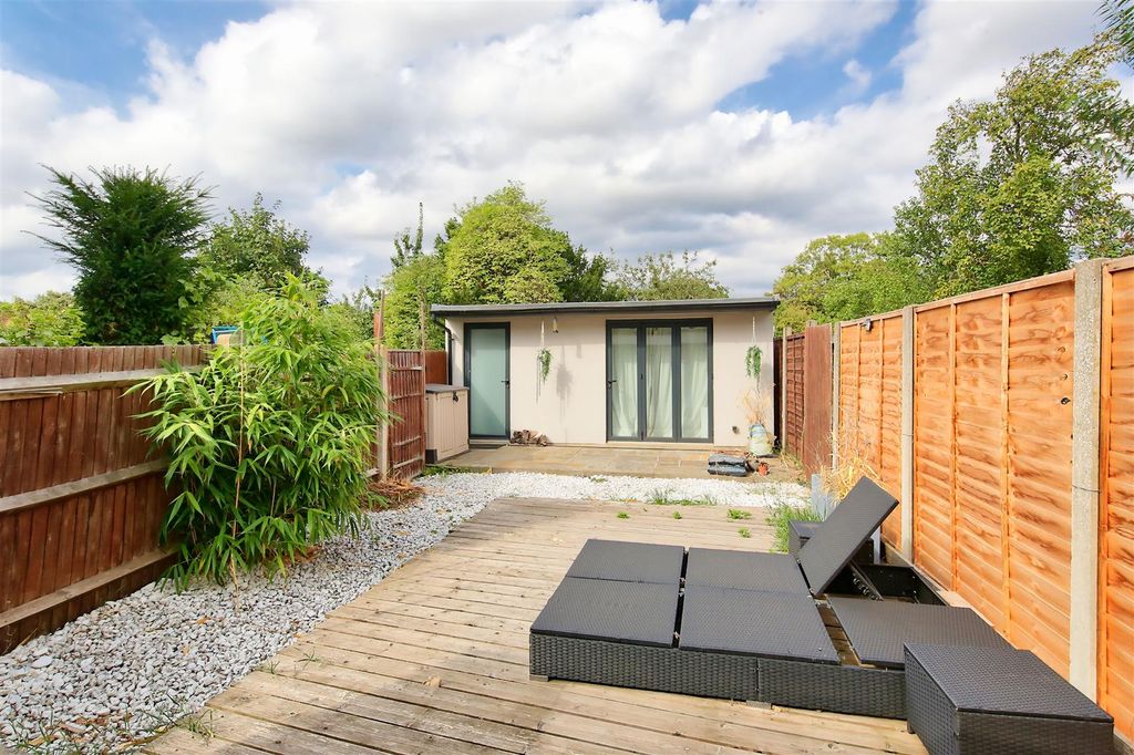 Property photo 2 of 14 1_22_Durnsford_Road_Image2_18134_4.Jpg