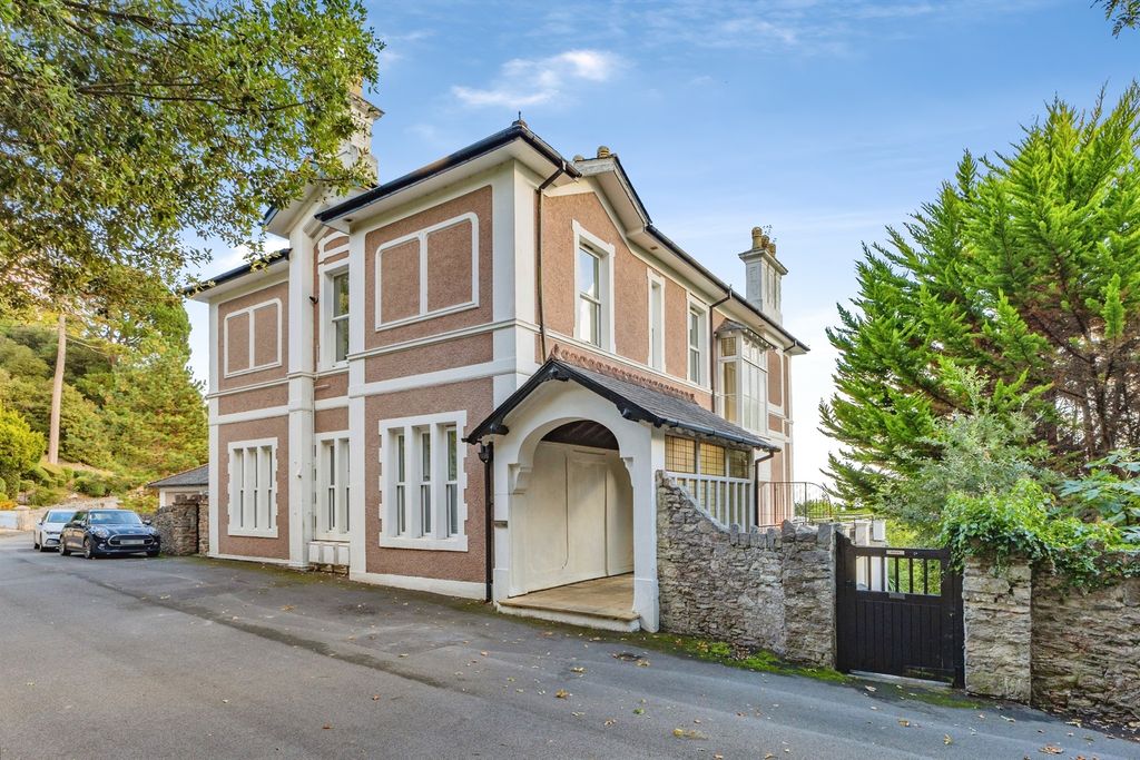 Property photo 1 of 15