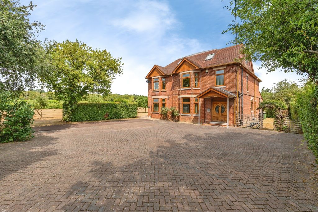 Property photo 1 of 32