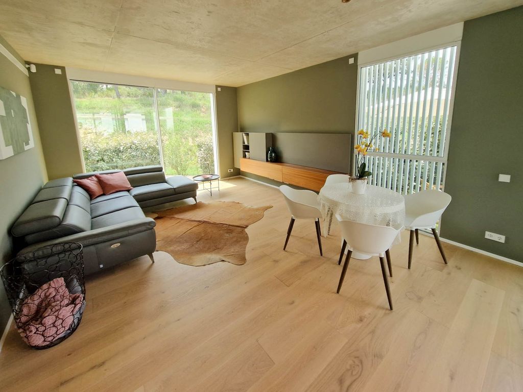 Property photo 1 of 38