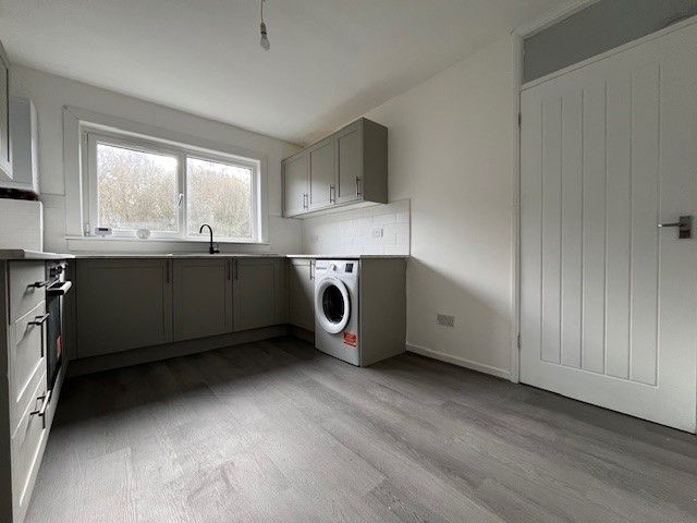 Property photo 2 of 9 Kitchen