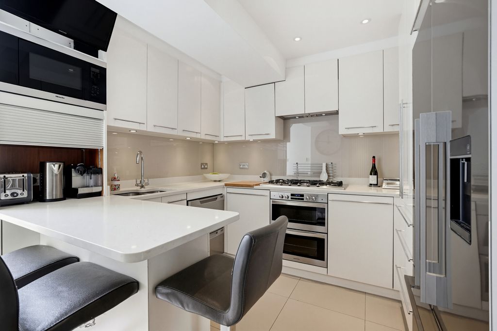 Property photo 3 of 30 Kitchen
