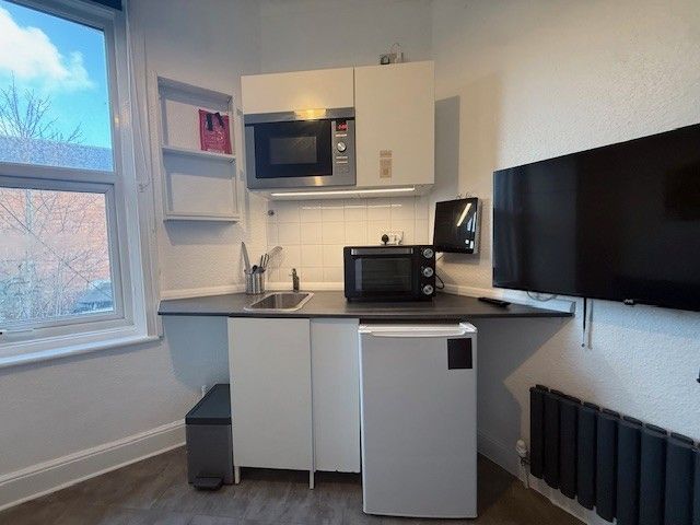 Property photo 3 of 8 Kitchen