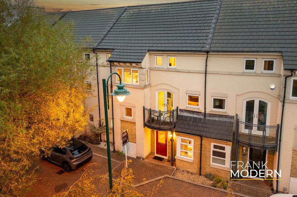 Property photo 2 of 53 Dusk