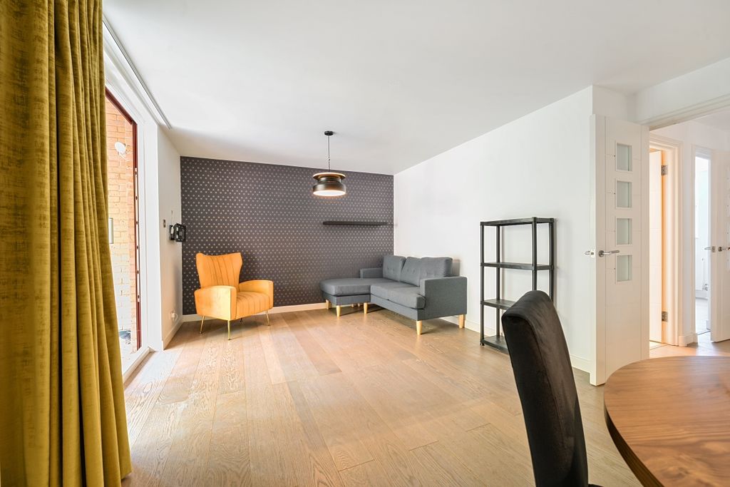Property photo 3 of 14 3-6A83127458988-1...
