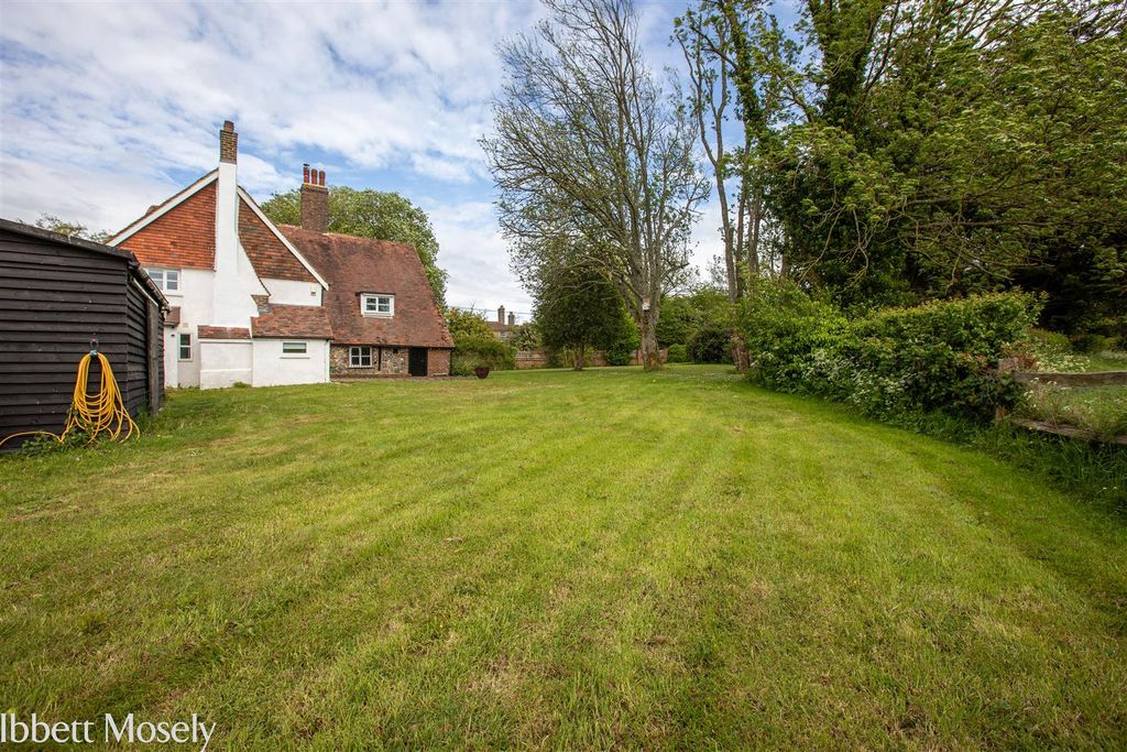 Property photo 2 of 13 74 Garden.Jpg
