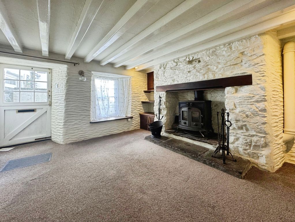 Property photo 2 of 17 Lounge