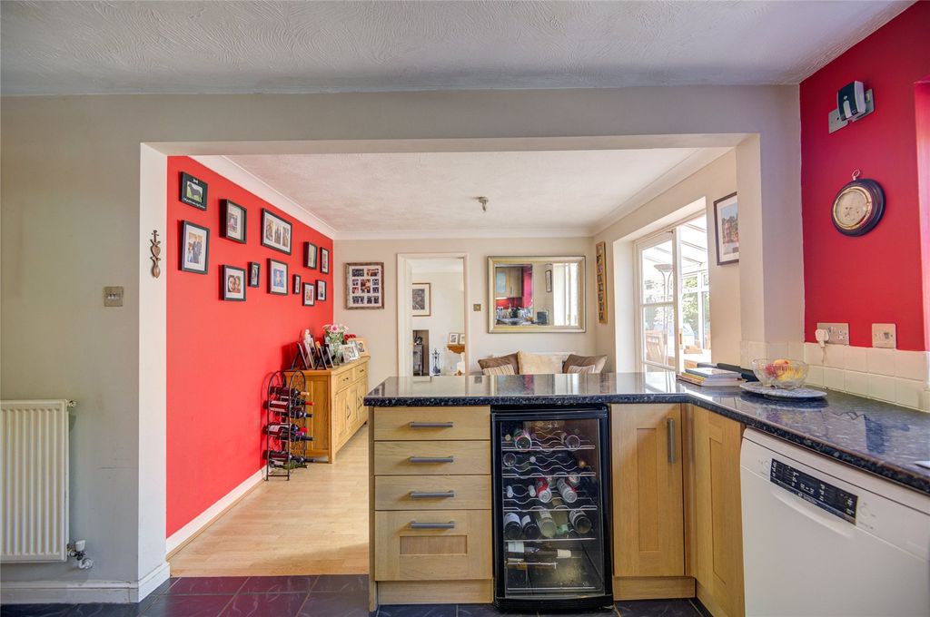 Property photo 2 of 28 Picture No. 10